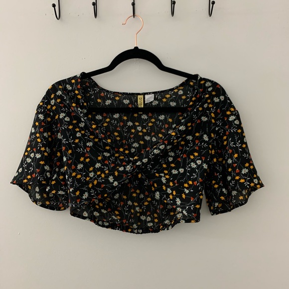 HM Floral Twist Front Blouse - Picture 2 of 4